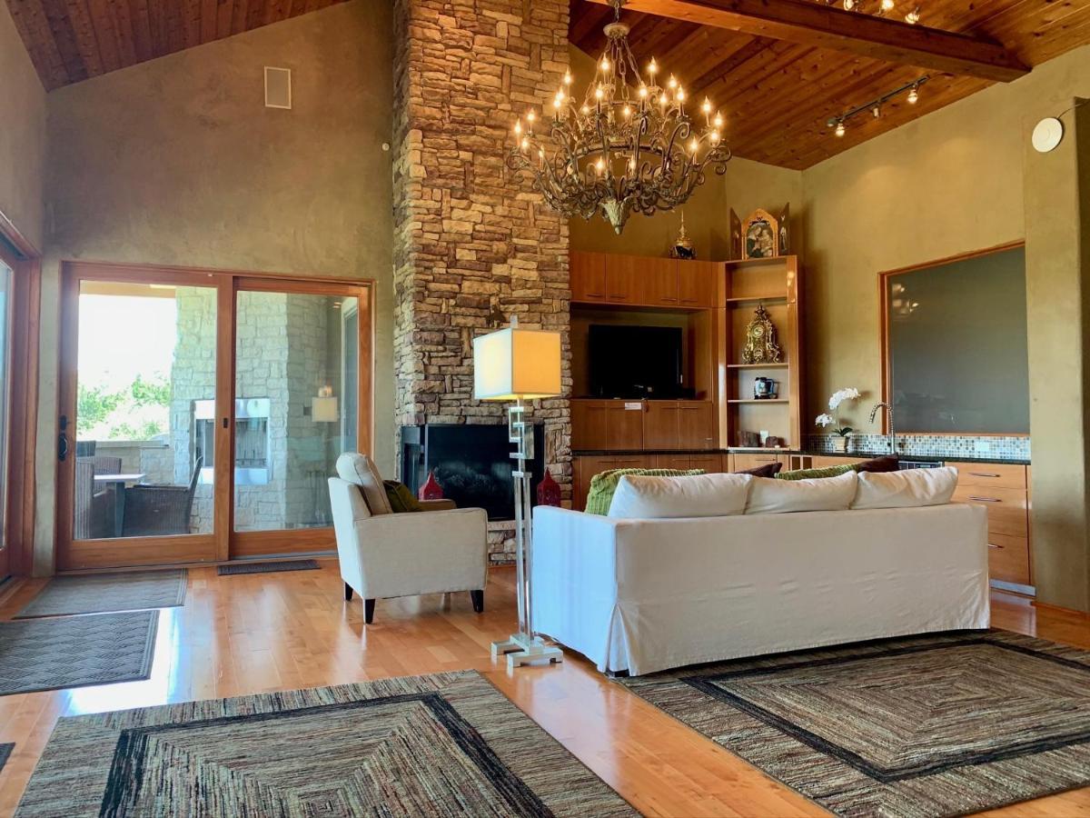 Scenic Hill Country Retreat - Rhino Ranch Villa New Braunfels Exterior photo